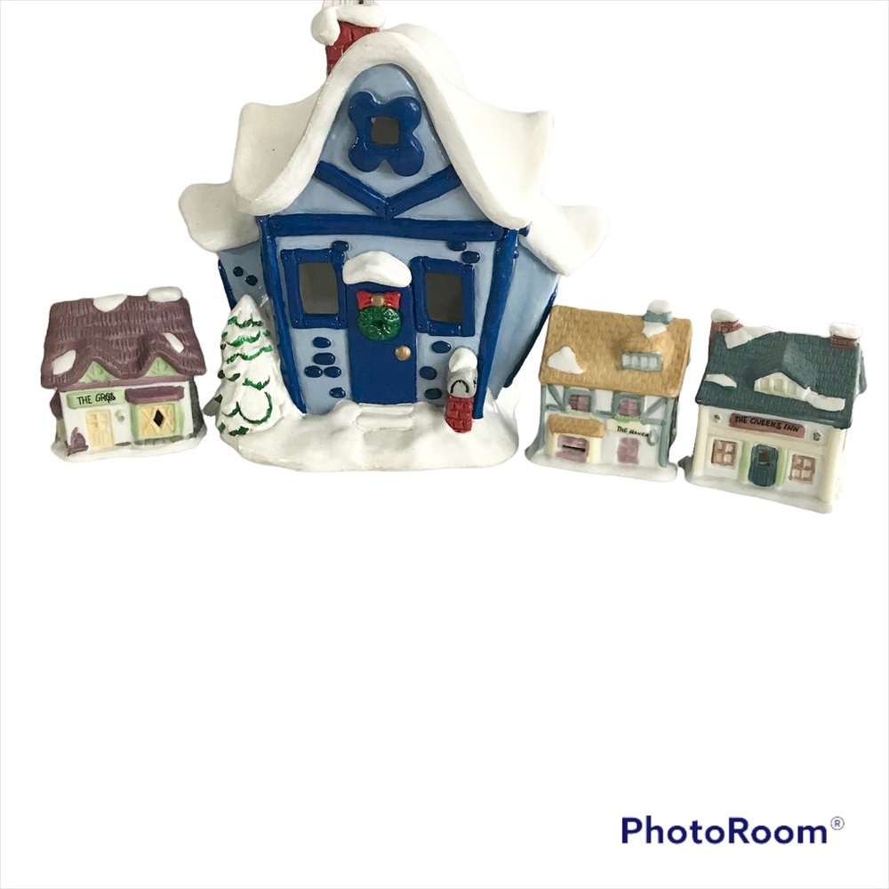 Mini Readers Digest Houses with Christmas House NWOT